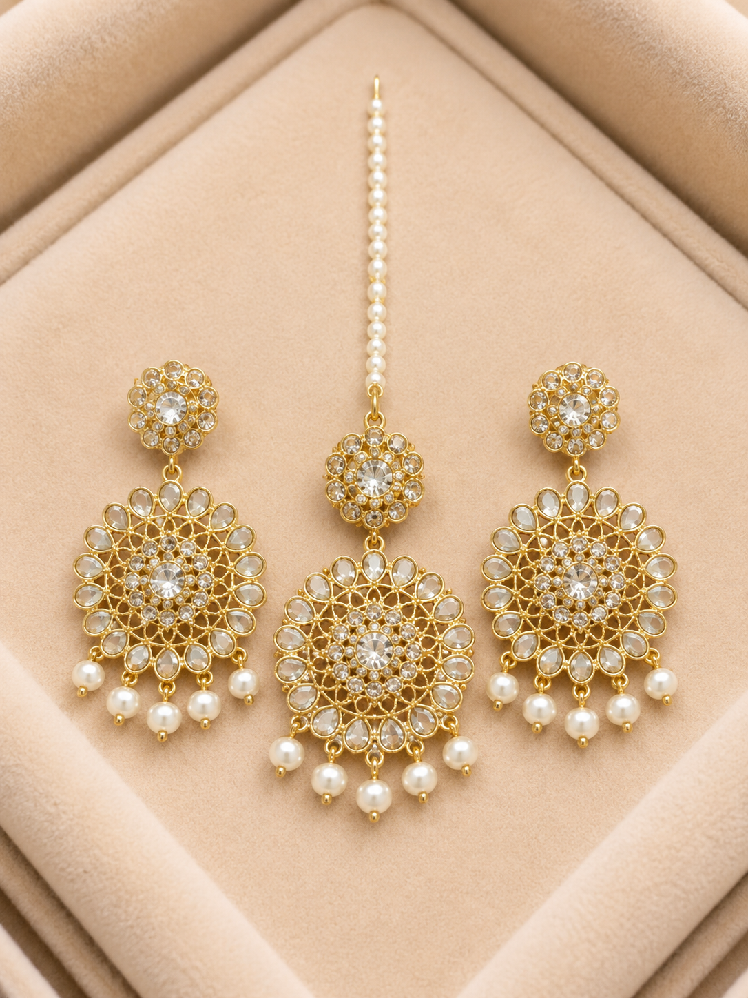Female Bindiya With Pair Of Earrings